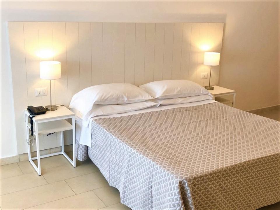 Hotel Villa Eleonora Scauri  Bagian luar foto