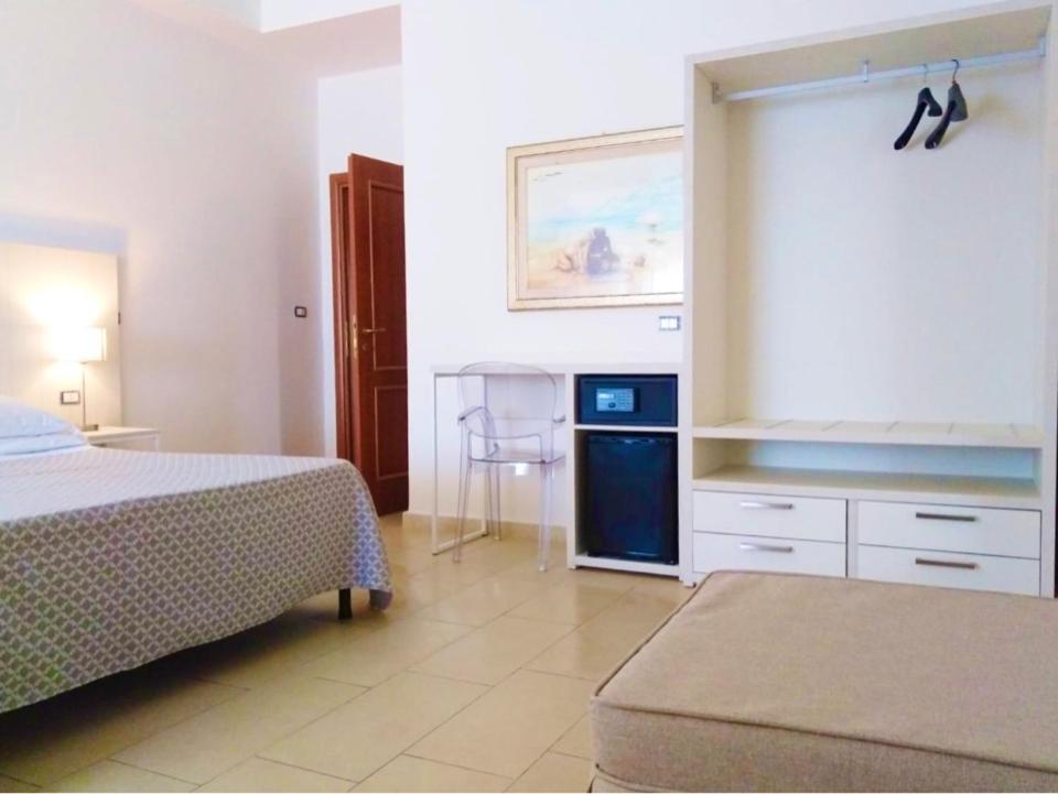 Hotel Villa Eleonora Scauri  Bagian luar foto
