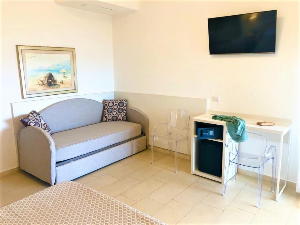 Hotel Villa Eleonora Scauri  Bagian luar foto