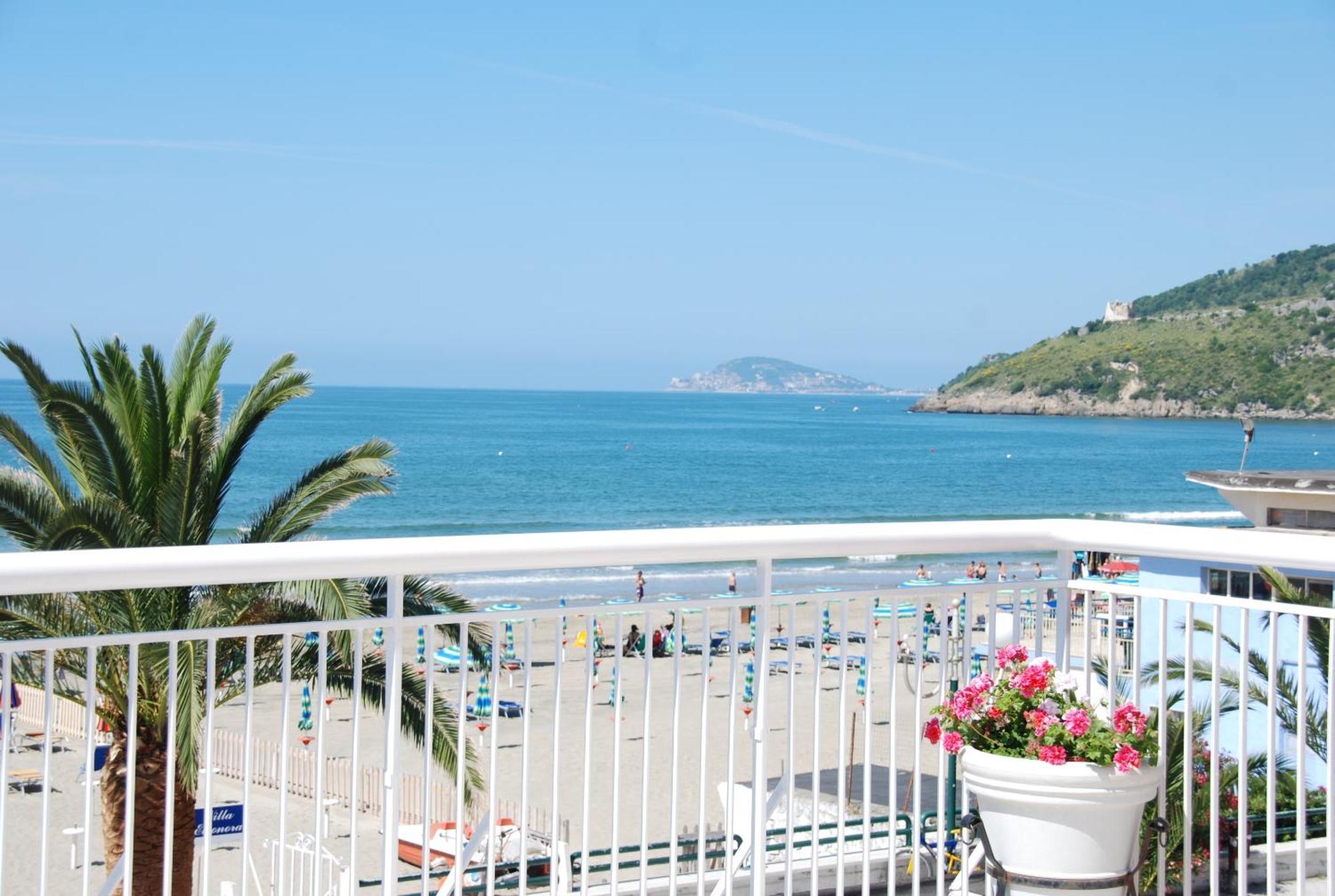 Hotel Villa Eleonora Scauri  Bagian luar foto