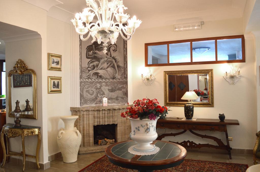 Hotel Villa Eleonora Scauri  Bagian luar foto