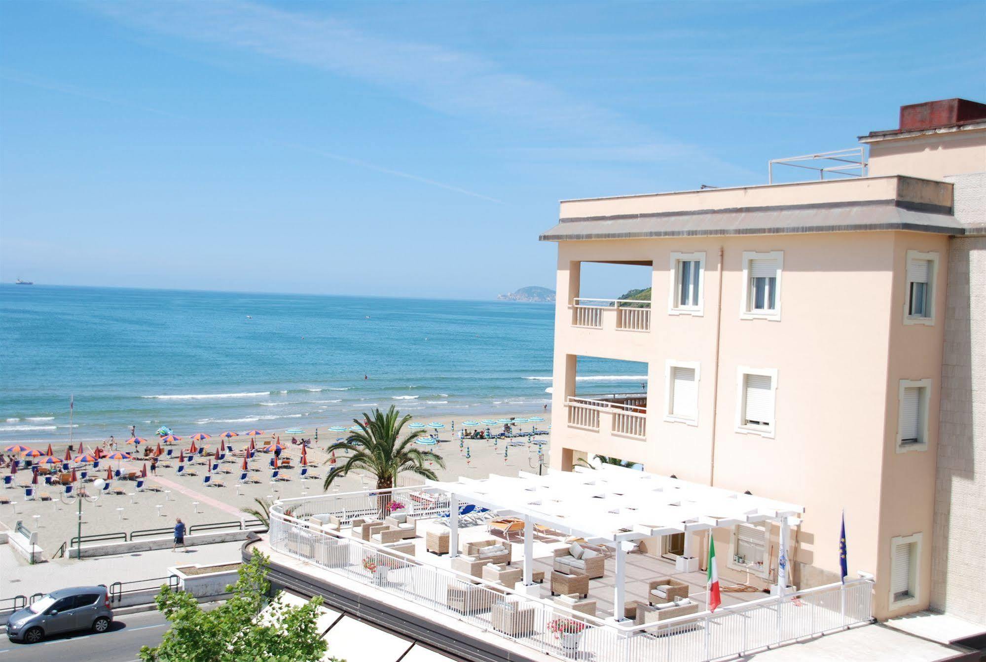 Hotel Villa Eleonora Scauri  Bagian luar foto