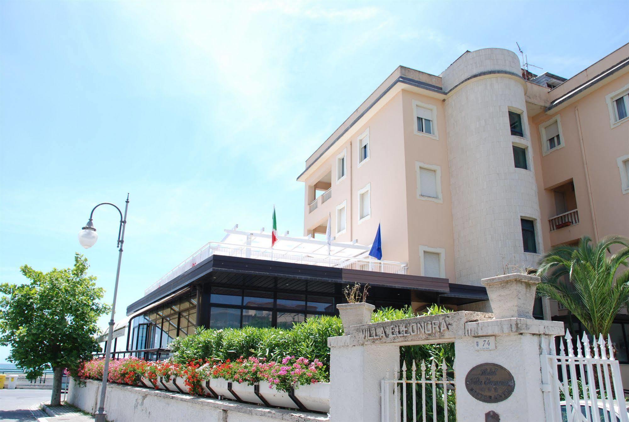 Hotel Villa Eleonora Scauri  Bagian luar foto