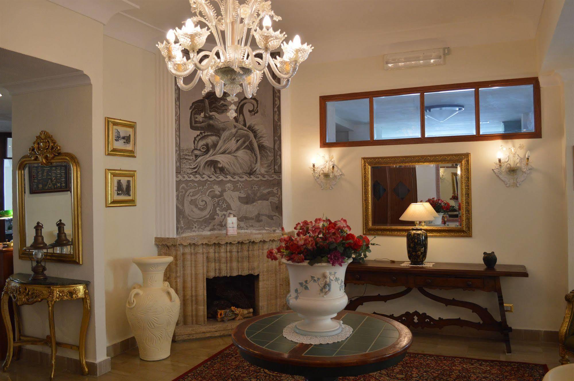 Hotel Villa Eleonora Scauri  Bagian luar foto