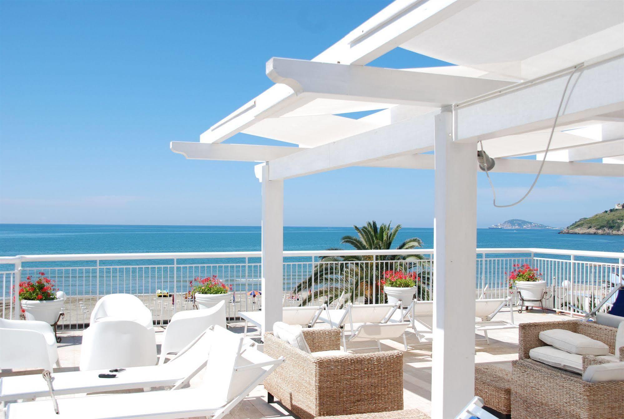 Hotel Villa Eleonora Scauri  Bagian luar foto