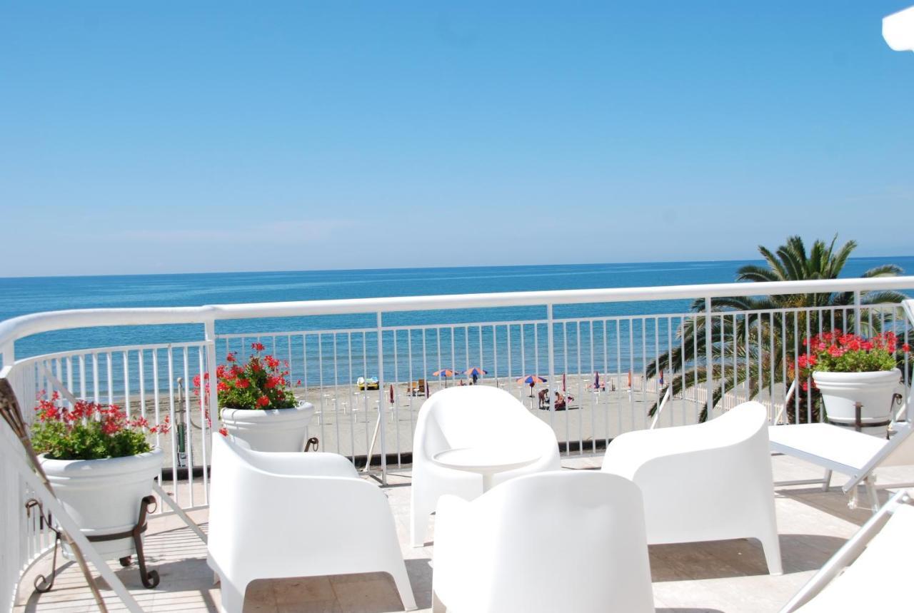 Hotel Villa Eleonora Scauri  Bagian luar foto